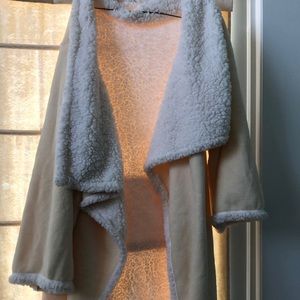 Soft & Cozy wearable blanket